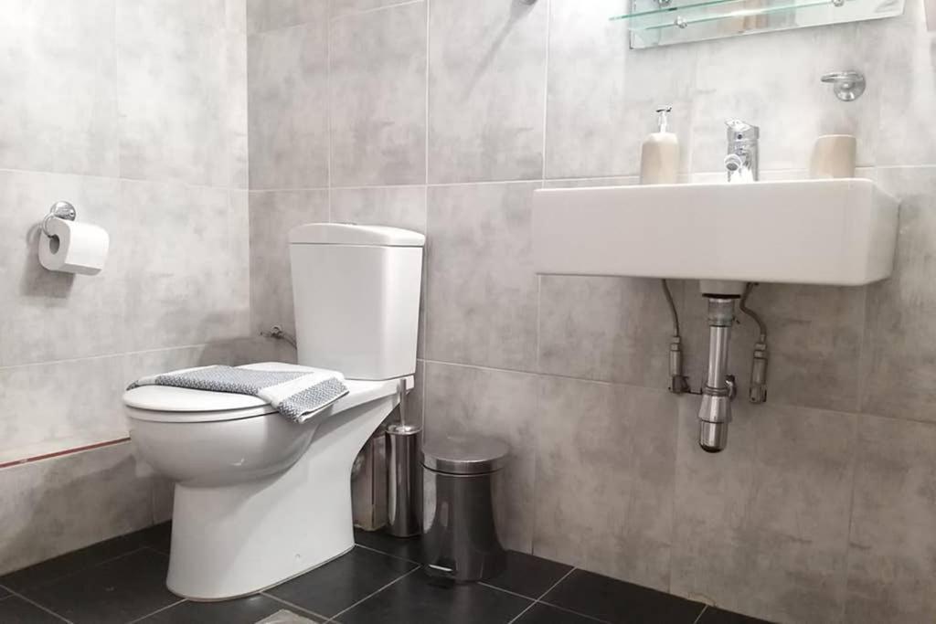 New, Modern, Bright And Independent Apartment 83 M2, With Garden, 5Min To The Beach And The City Center Kalamata Exteriör bild