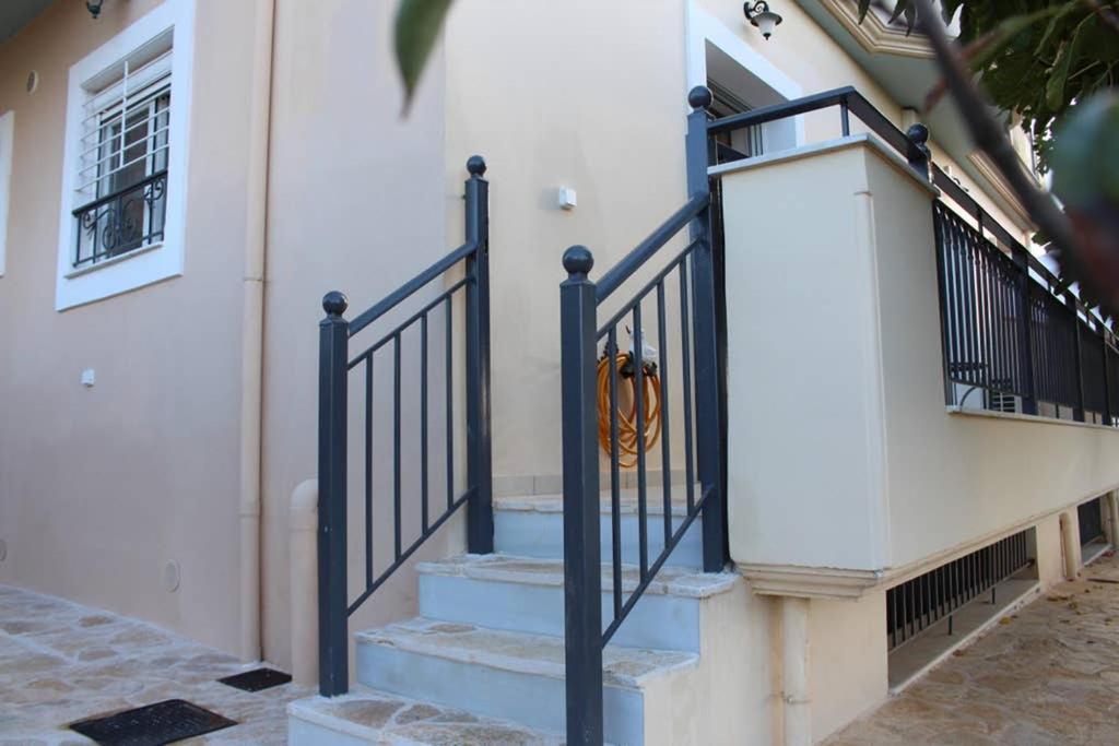 New, Modern, Bright And Independent Apartment 83 M2, With Garden, 5Min To The Beach And The City Center Kalamata Exteriör bild
