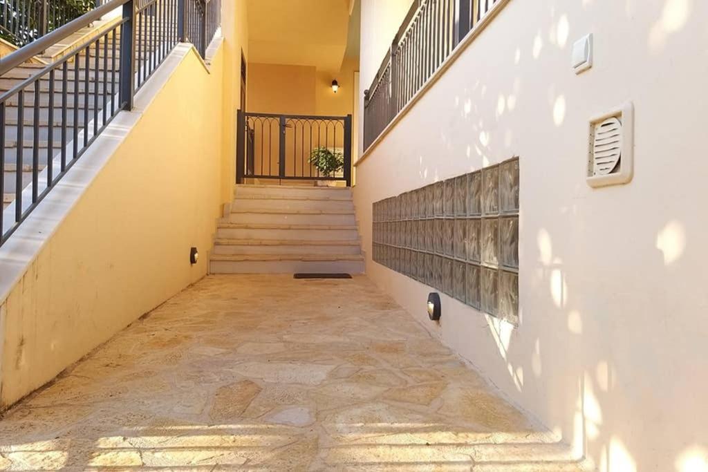 New, Modern, Bright And Independent Apartment 83 M2, With Garden, 5Min To The Beach And The City Center Kalamata Exteriör bild