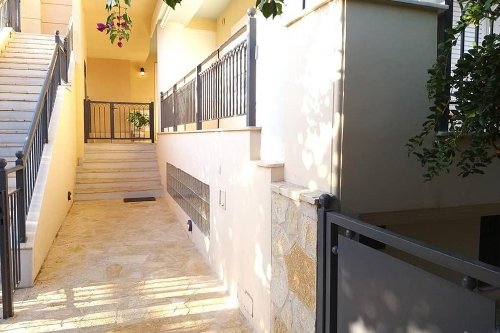 New, Modern, Bright And Independent Apartment 83 M2, With Garden, 5Min To The Beach And The City Center Kalamata Exteriör bild